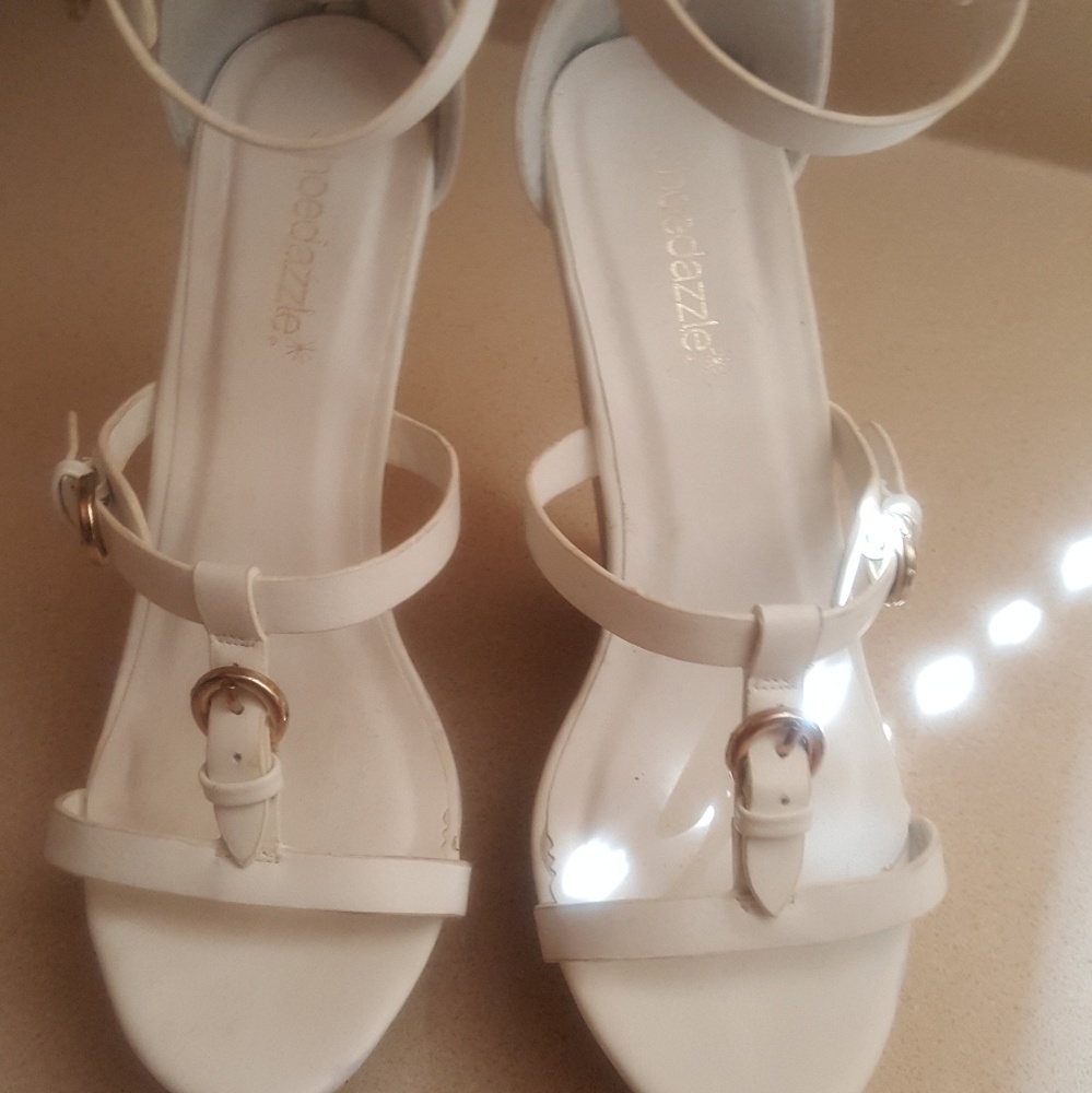 White wedges by shoe dazzle - Picture 1 of 3